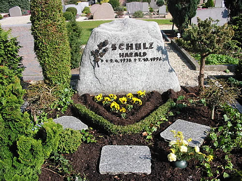 Grabmal Elze Steinmetz Elze, Aussentreppe Naturstein Treppe Salzhemmendorf, Gronau Küchenarbeitsplatten Granit